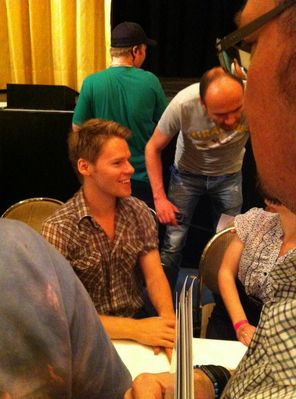 Cologne-convention-autograph-session-by-roxyem-jun-9th-2012-007.jpg