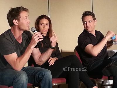 La-qaf-convention-panel-robert-michelle-ryan-by-predec2-jun-9th-2013-004.jpg