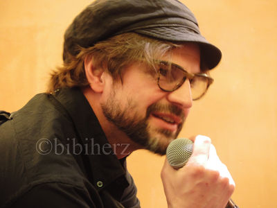 Bilbao-qaf-convention-panel-gale-by-bibiana-mar-29th-2014-002.jpg