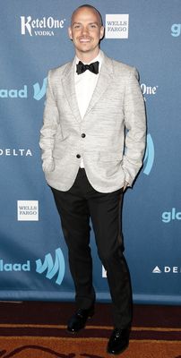 Peter-paige-glaad-media-awards-arrivals-apr-20th-2013-001.jpg